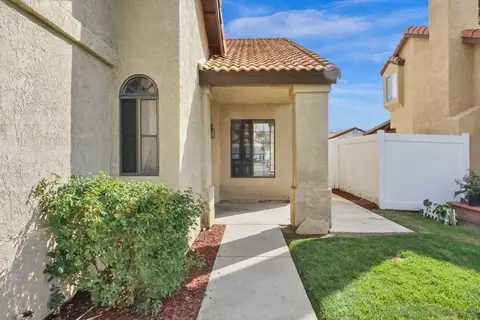 39732 Oak Cliff Dr, Temecula, CA 92591 photo 2