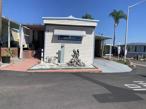 245 W Bobier Dr #19, Vista, CA 92083