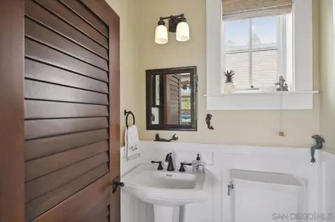 Bath - 831 G Ave, Coronado, CA 92118 photo 1 of 7
