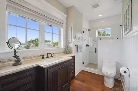 Bath - 831 G Ave, Coronado, CA 92118 photo 6 of 7