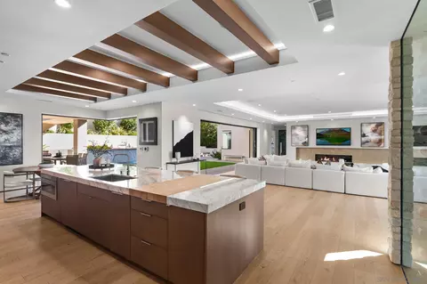 6349 Castejon Dr, La Jolla, CA 92037 photo 8