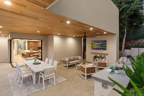 6349 Castejon Dr, La Jolla, CA 92037 photo 13