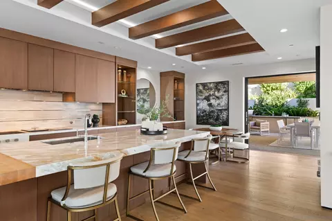 6349 Castejon Dr, La Jolla, CA 92037 photo 10