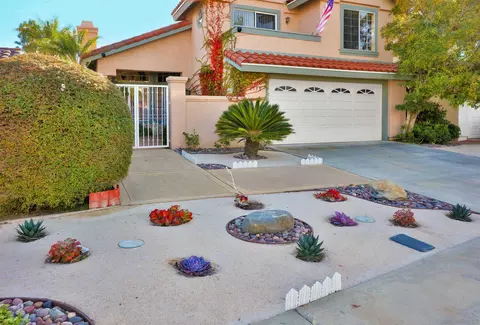 1539 Mallorca Dr, Vista, CA 92081