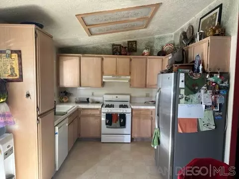 7648 Jenkins, Hesperia, CA 92345 photo 4