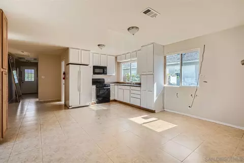 327 Taft Ave, El Cajon, CA 92020 photo 4