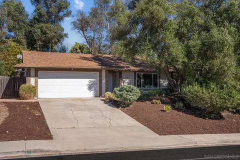 950 E Fallbrook St, Fallbrook, CA 92028 photo 2