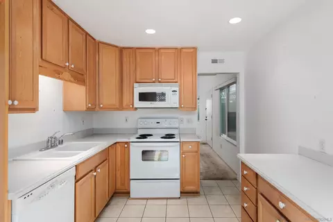8155 Via Mallorca, La Jolla, CA 92037 photo 4