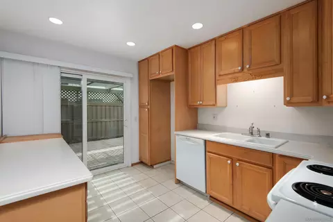 8155 Via Mallorca, La Jolla, CA 92037 photo 6