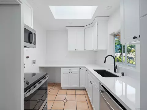 891 Phillips St, Vista, CA 92083 photo 5