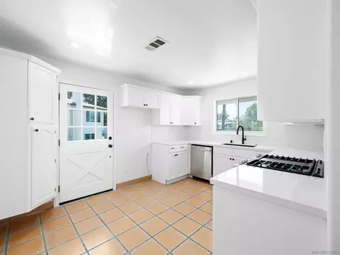 891 Phillips St, Vista, CA 92083 photo 14