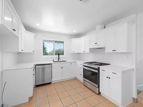 891 Phillips St, Vista, CA 92083 photo 15