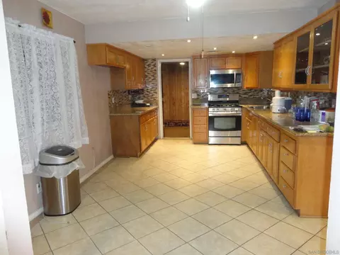 2040 E Washington, Escondido, CA 92027 photo 3