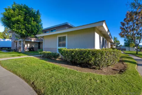 2516 Wanek Rd #B, Escondido, CA 92027 photo 2