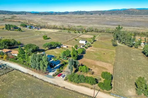 17241 Voorhes Ln, Ramona, CA 92065