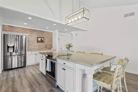 621 Palmbark St, Vista, CA 92083
