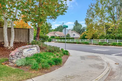 2225 Stone Valley Pl, Escondido, CA 92026 photo 2