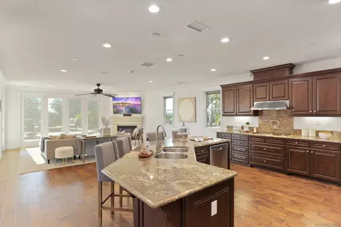 1037 Village Dr, Oceanside, CA 92057 photo 4