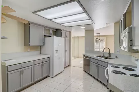 2191 Torrey Gln, Escondido, CA 92026 photo 12