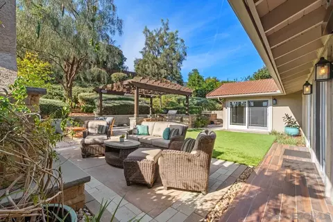 5590 Calle Miramar, La Jolla, CA 92037 photo 3