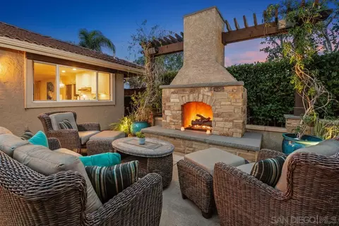 5590 Calle Miramar, La Jolla, CA 92037 photo 2
