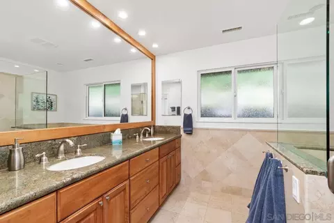 5590 Calle Miramar, La Jolla, CA 92037 photo 25