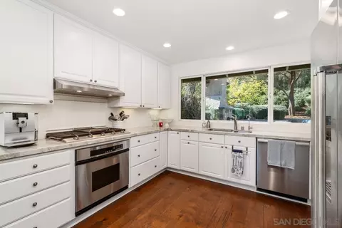 5590 Calle Miramar, La Jolla, CA 92037 photo 13