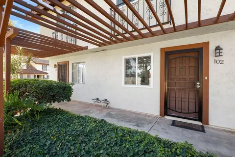 102 Espanas Gln, Escondido, CA 92026