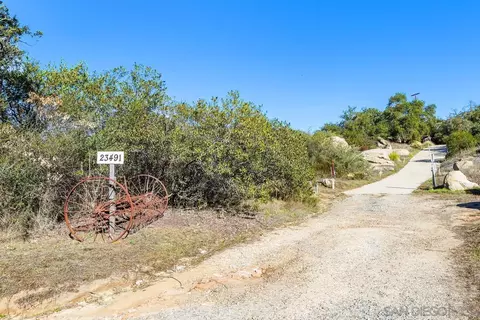 23491 Old Wagon Rd, Escondido, CA 92027