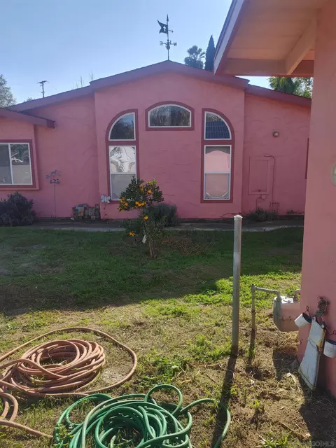 534 Rolling Hills Rd, Vista, CA 92083
