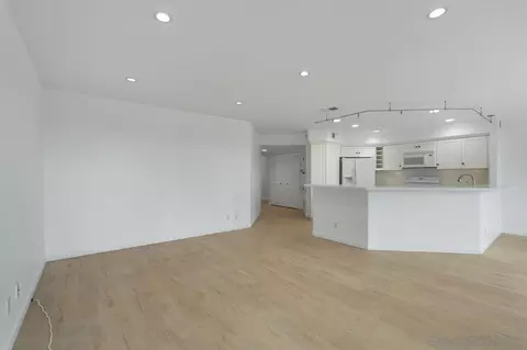 2120 Vallecitos #102, La Jolla, CA 92037 photo 17