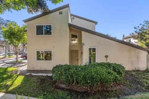 5440 Kiowa Dr #24, La Mesa, CA 91942
