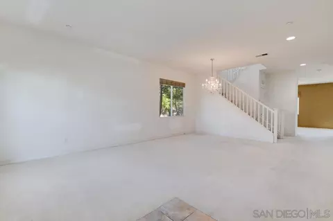 344 Natalie Way, Fallbrook, CA 92028 photo 2