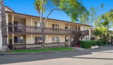 305 W Clemmens Ln, Fallbrook, CA 92028
