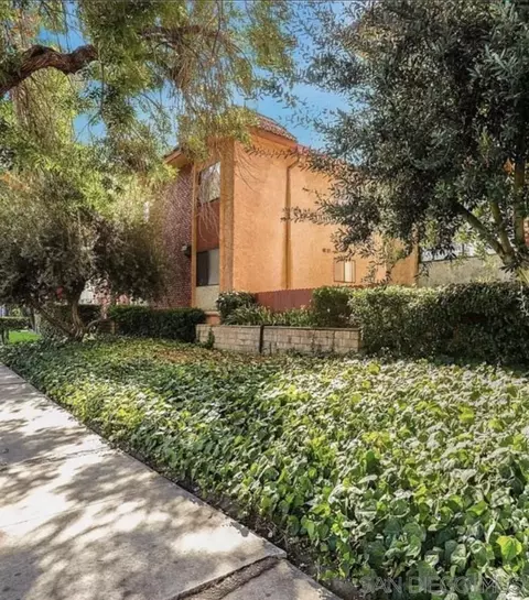 21900 Roscoe Blvd #6, Canoga Park, CA 91304