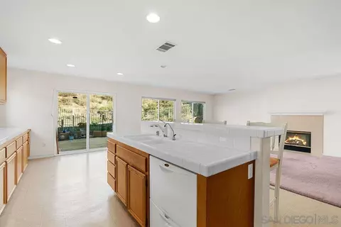 10421 Magical Waters Ct, Spring Valley, CA 91978 photo 17