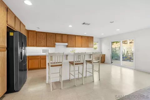 10421 Magical Waters Ct, Spring Valley, CA 91978 photo 14