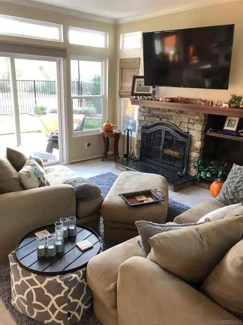 2350 Fallbrook Pl, Escondido, CA 92027 photo 4