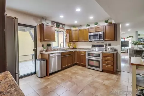 10389 Rochelle Ln, Santee, CA 92071 photo 9