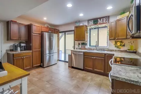 10389 Rochelle Ln, Santee, CA 92071
