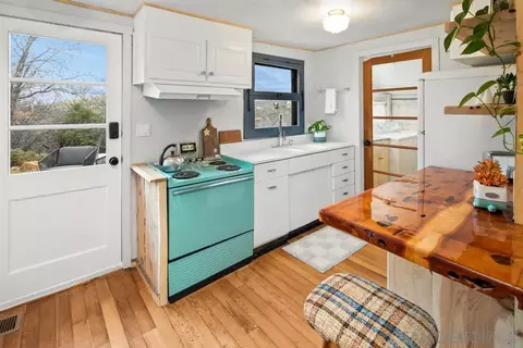 Kitchen - 813 Pine Cone Dr, Julian, CA 92036 photo 2 of 4