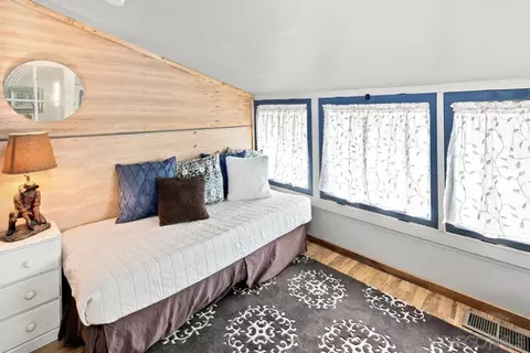 Bedroom - 813 Pine Cone Dr, Julian, CA 92036 photo 4 of 5