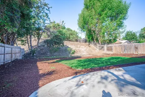 2424 S Barcelona, Spring Valley, CA 91977 photo 18