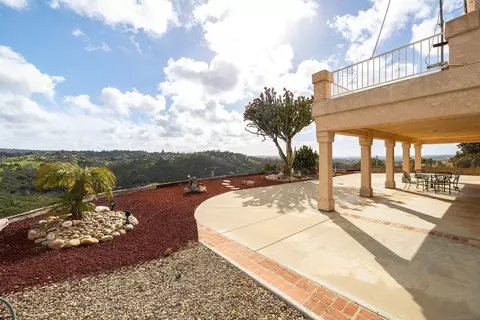 30368 La Primavera Dr, Vista, CA 92084 photo 5