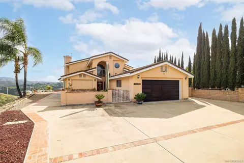 30368 La Primavera Dr, Vista, CA 92084 photo 3