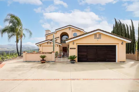 30368 La Primavera Dr, Vista, CA 92084 photo 2