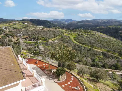 30368 La Primavera Dr, Vista, CA 92084 photo 23