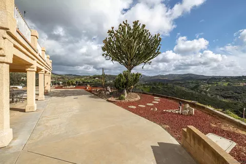 30368 La Primavera Dr, Vista, CA 92084 photo 7
