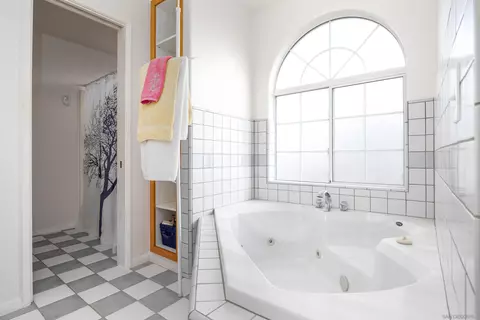 30368 La Primavera Dr, Vista, CA 92084 photo 16