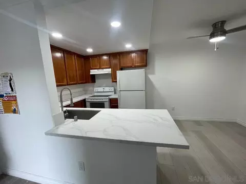 432 Edgehill Ln #91, Oceanside, CA 92054